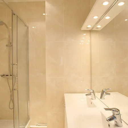 Centre - At Otel Paris