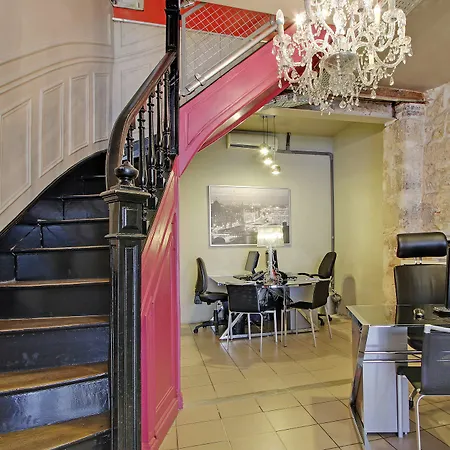 Hotel Centre - At 2*