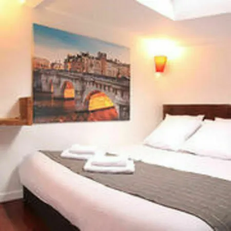Hotel Centre - At 2*